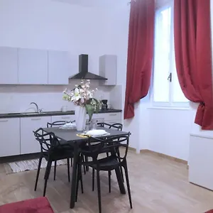 Elegante Ed Incantevole Nel Cuore Di Appartamento Genova